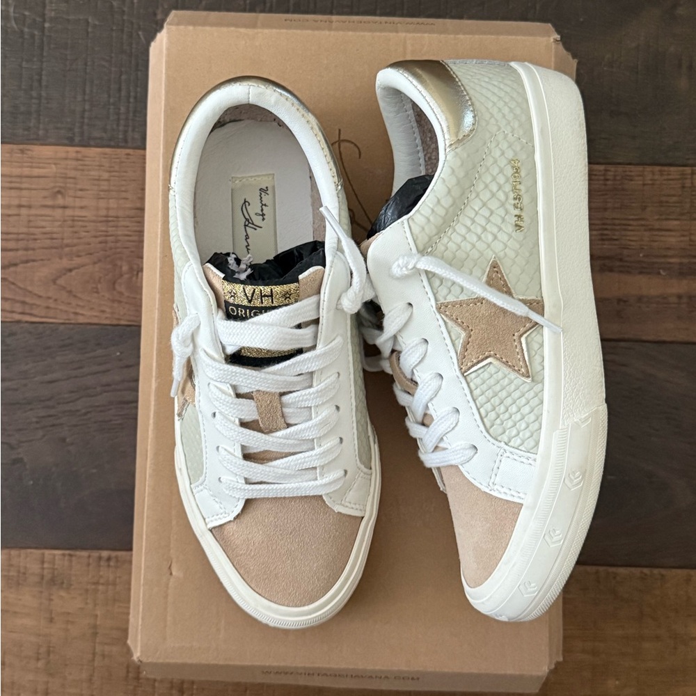 Vintage Havana White and Gold Sneakers size 5.5